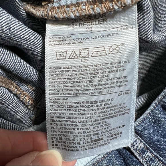 GAP (NWOT) Real Straight Jeans Size 28 - Picture 2 of 9